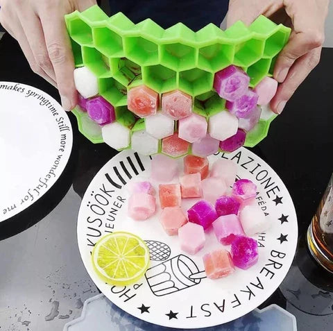 ❄️ Honeycomb Silicone Ice Cube Tray with Lid (Random Color)